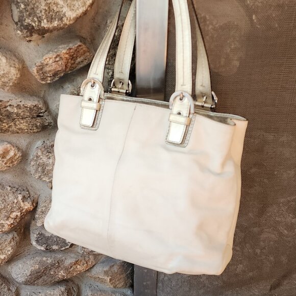 COACH J1175-F17216 Soho Cream/Gold Leather Shoulder Bag - Picture 8 of 16